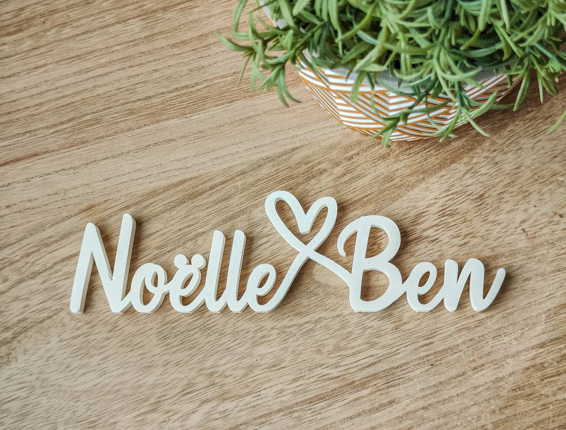 Schriftzug personalisiert mit zwei Namen und Herz