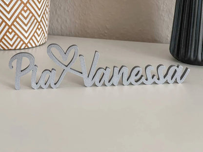 Schriftzug personalisiert mit zwei Namen und Herz
