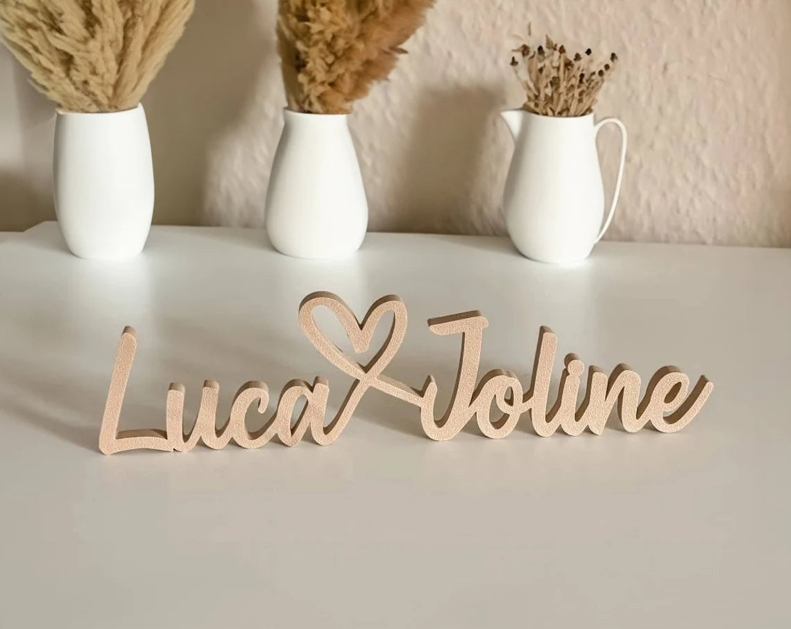 Schriftzug personalisiert mit zwei Namen und Herz