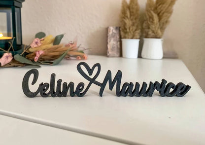 Schriftzug personalisiert mit zwei Namen und Herz