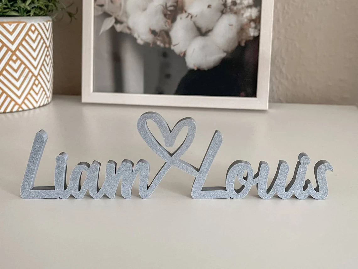 Schriftzug personalisiert mit zwei Namen und Herz