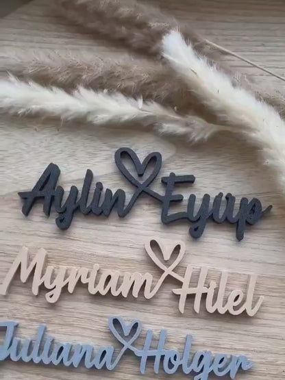 Schriftzug personalisiert mit zwei Namen und Herz